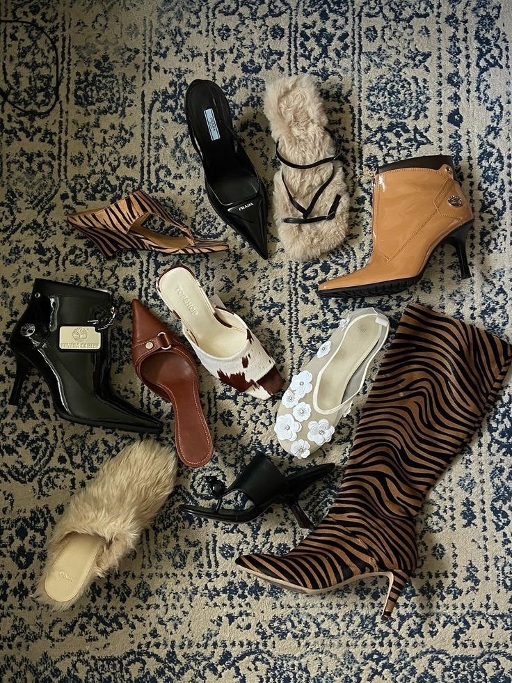 Photo by 배지연 on January 29, 2026. May be an image of espadrilles, slingback shoes, high-heeled shoes, boots, sandals and text.