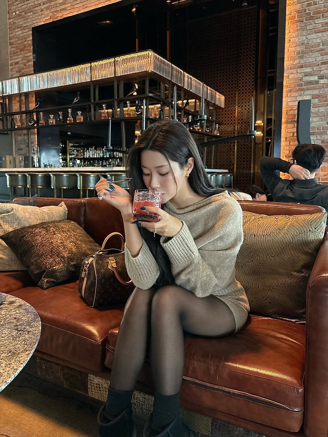Photo by 배지연 on February 18, 2026. May be an image of one or more people, drink, knit, fishnet stockings and text.