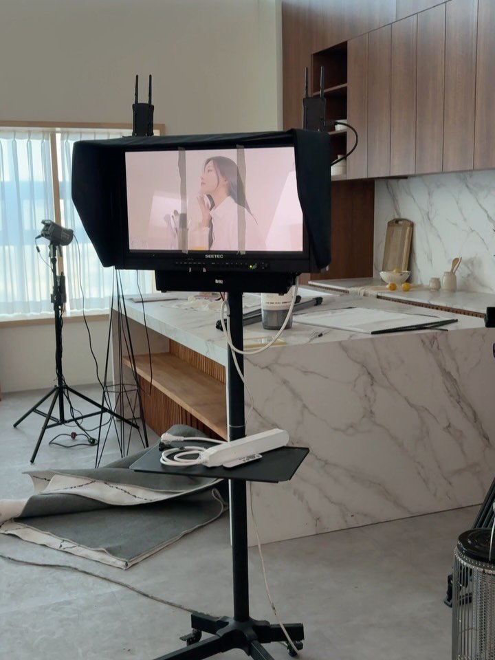 bxxyon 게시물 이미지: 그릭요거트 러버의… 행복했던 촬영 비하인드 🤍🍧...