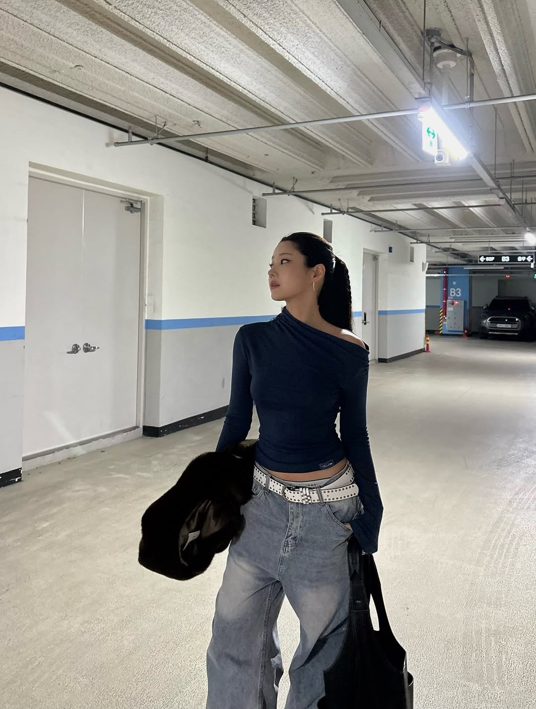 Photo shared by 배지연 on December 23, 2025 tagging @verish.official. May be an image of top, turtleneck, cornflower and text.