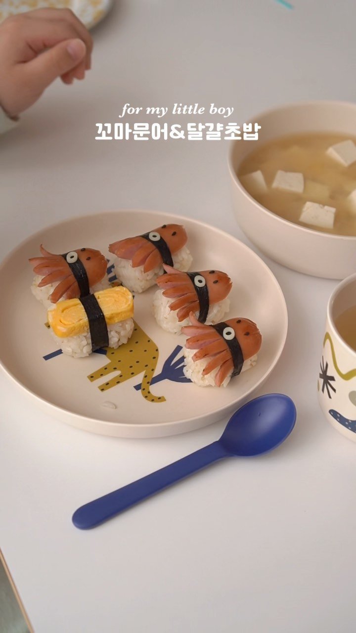 by._.ahn 게시물 이미지: 🐙
빨리 먹고 싶다고 어찌나 성화던지
멘탈이 탈탈탈💦
배고프면 조립 안된 거 먹고...