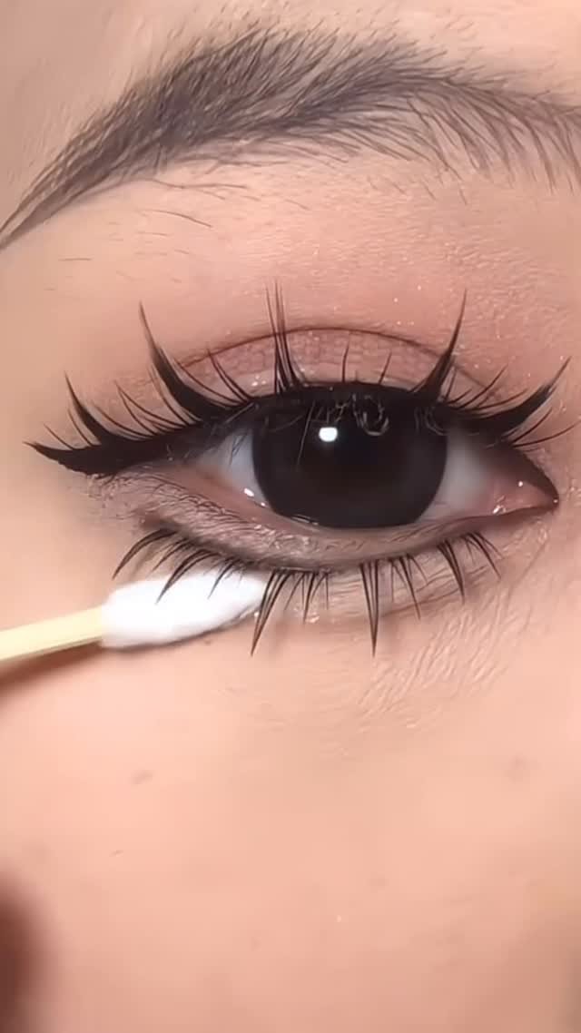 by.chelsye 게시물 이미지: Makeup tutorial, and thadaaa ✨
Jangan lupa di...