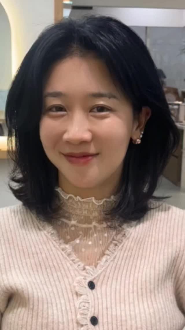 by_yoonjung 게시물 이미지: 롤 스트레이트펌 왜 다들 찾을까?
혹시 머리를 차분하게 펴고 싶지만
매직처럼 너무...