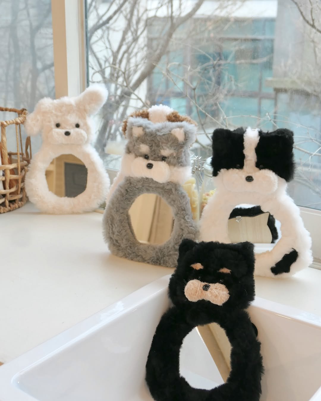 Photo by 너의파도 𝙮𝙤𝙪𝙧 𝙬𝙖𝙫𝙚 ⁎⁺  DIY KIT • 핸드메이드 • 인형 • 키링 • 가방 on February 11, 2026. May be an image of napkin ring, fur and text.