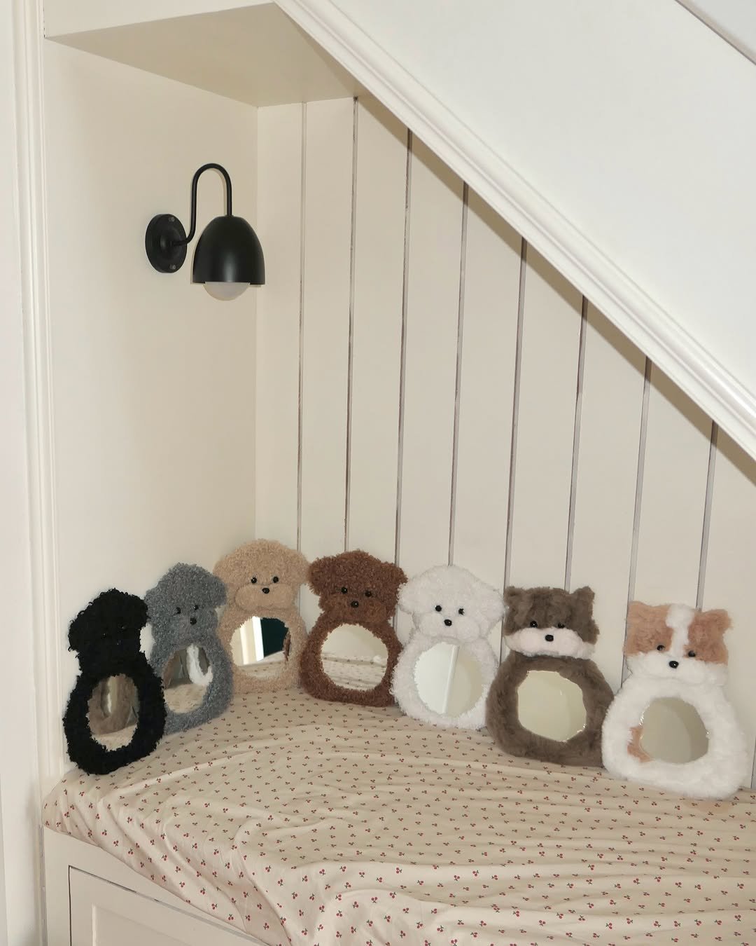 Photo by 너의파도 𝙮𝙤𝙪𝙧 𝙬𝙖𝙫𝙚 ⁎⁺  DIY KIT • 핸드메이드 • 인형 • 키링 • 가방 on December 18, 2025. May be an image of bear, baby bed, crochet, blanket and text.