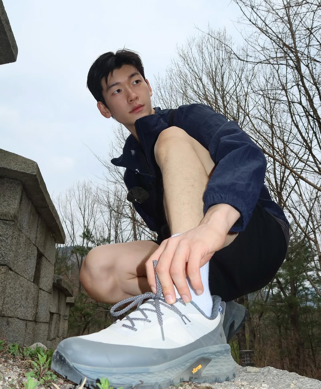 Photo shared by 임지노 on March 30, 2026 tagging @columbia_kr. May be an image of boots, sportswear, outdoors and text.