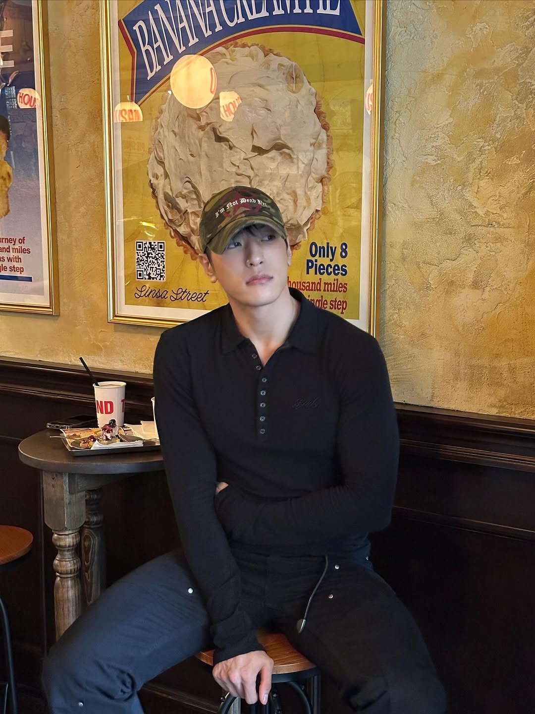 Photo by 👀👀병윤스 on October 23, 2025. May be an image of military uniform, turtleneck, beret and text that says 'BANLA SOn C ใ0 0e0T p'o 확는 mey စ o miles with step StED Linsa LinsaLtreet Street Only Only8 8 Pieces housandmiles hansand miles immlestep ND'.