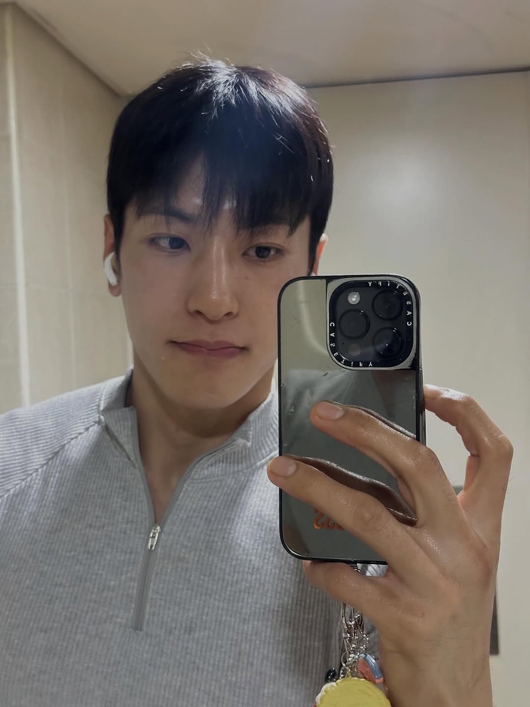 Photo by 👀👀병윤스 on September 23, 2025. May be a selfie of 1 person, bangs, phone, mirror and text.