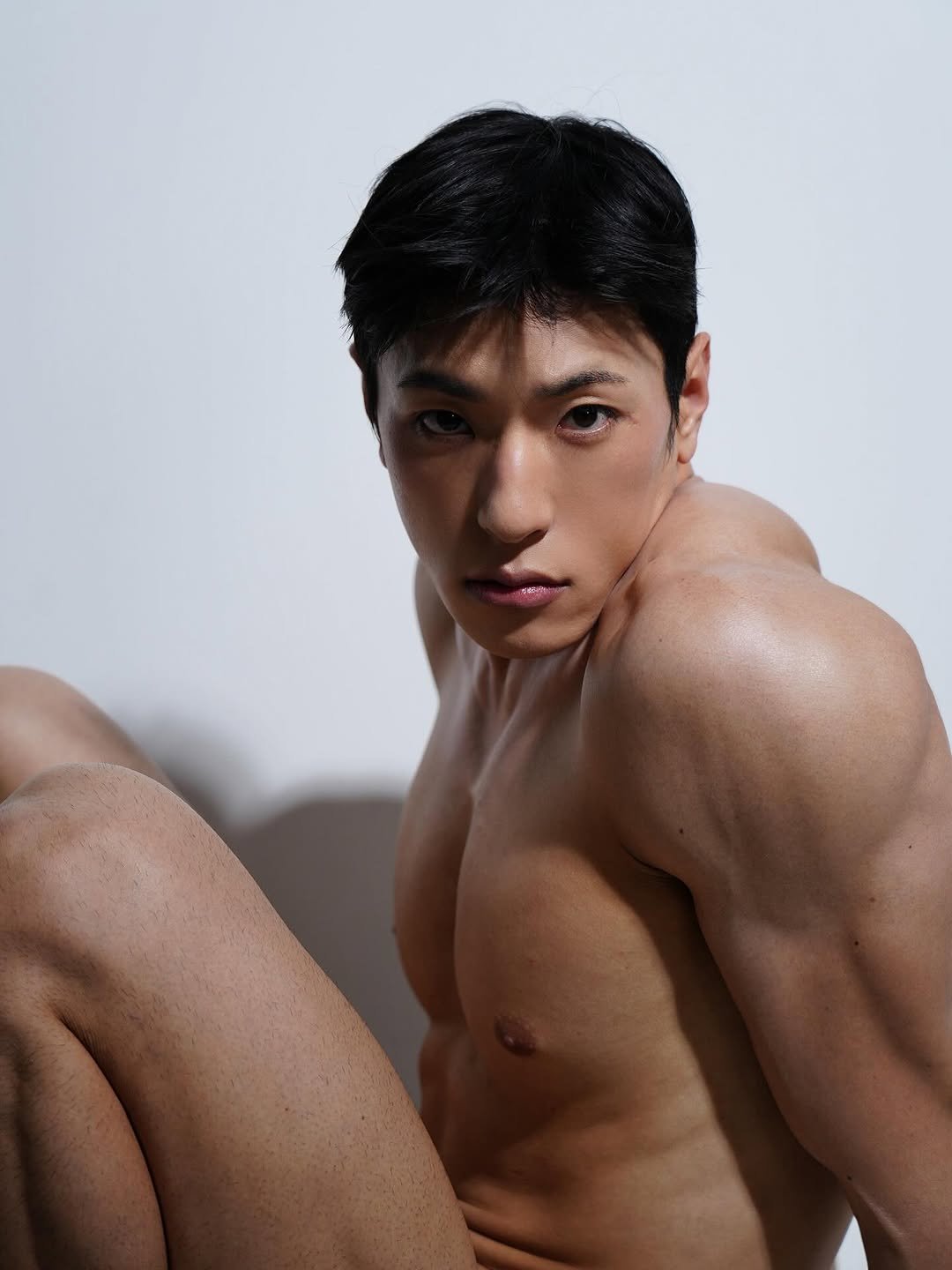 Photo by 👀👀병윤스 on September 08, 2025. May be an image of one or more people, biceps and text.