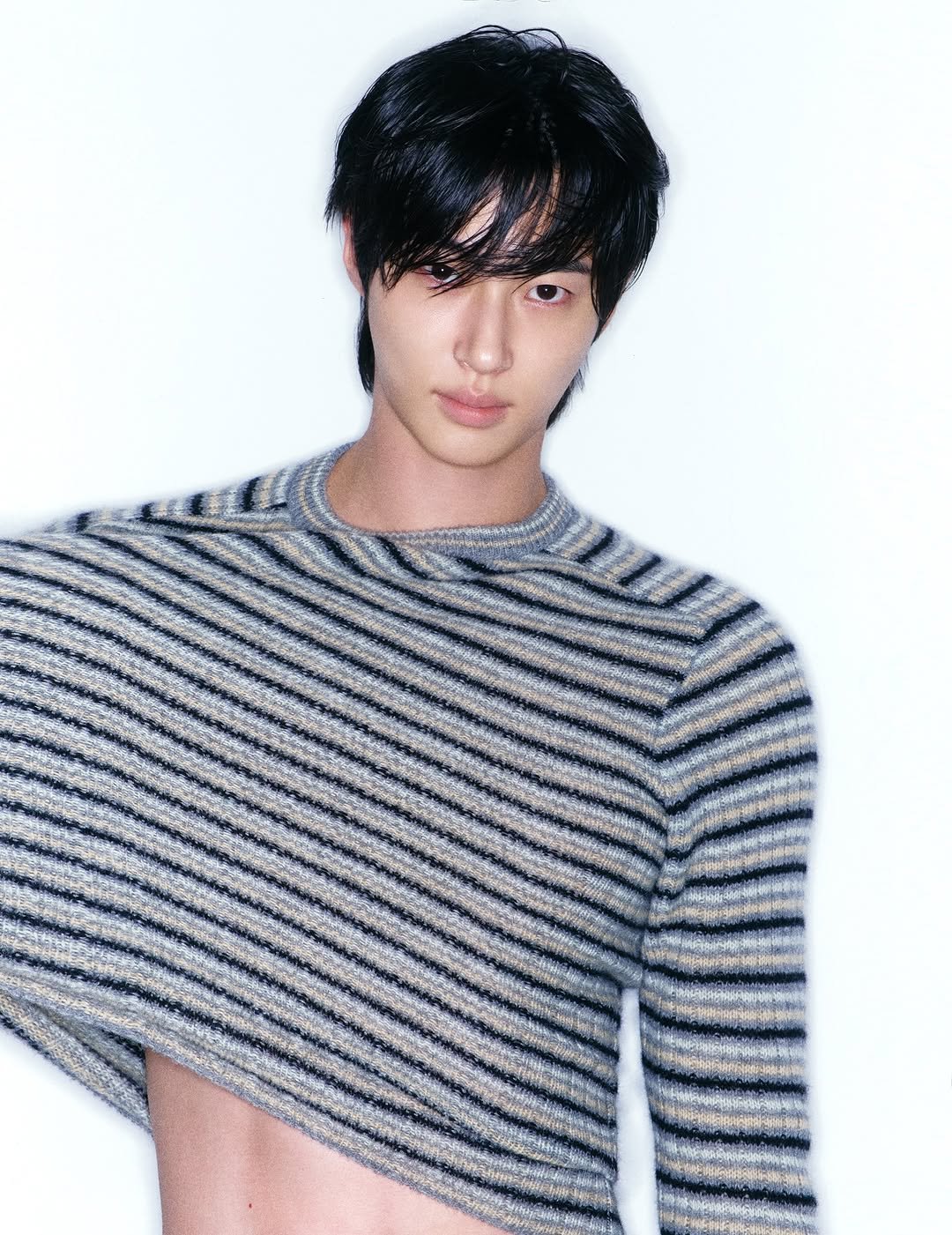 Photo shared by 데이즈드 코리아 DAZED KOREA on September 23, 2025 tagging @byeonwooseok, @dazedkorea, and @varoent_official.