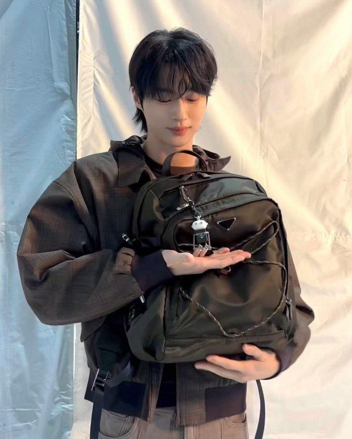 byeonwooseok 게시물 이미지: @prada 🤗