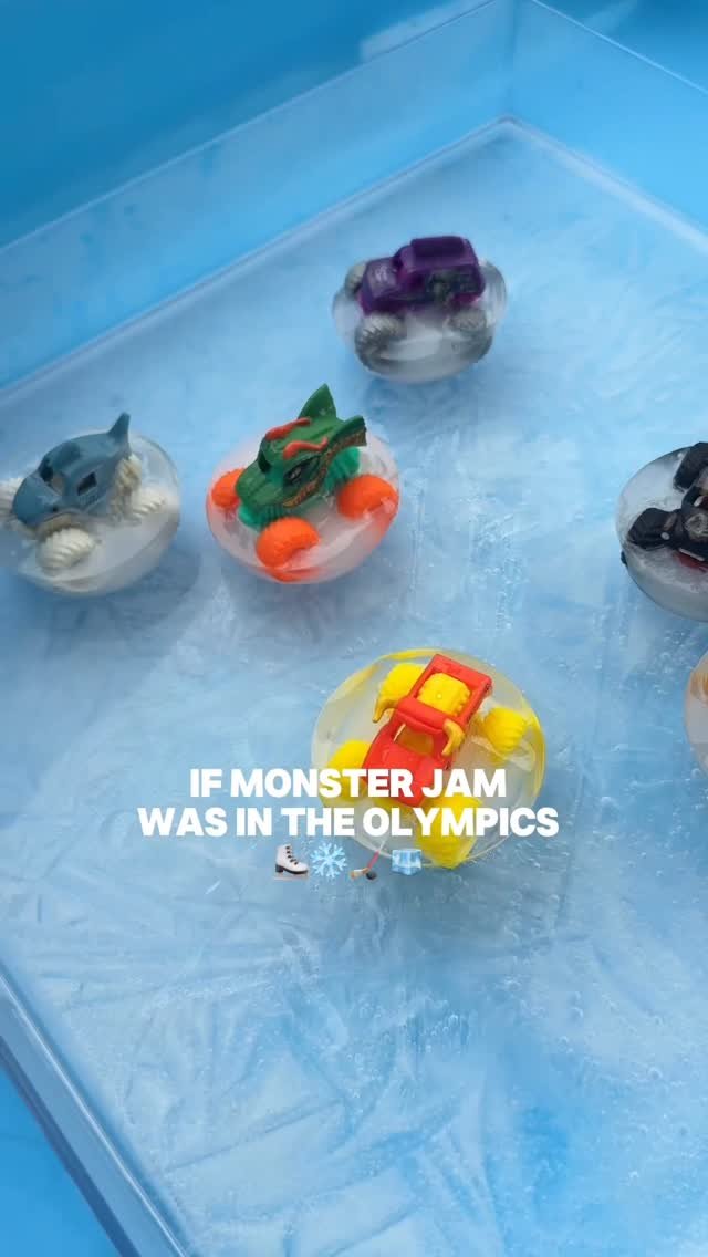 bymelissakate 게시물 이미지: Skating Monster Trucks ⛸️🚙🎄🧊 Follow...