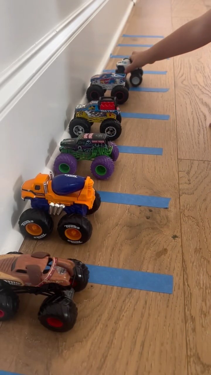 bymelissakate 게시물 이미지: Painters tape parking garage - takes five...