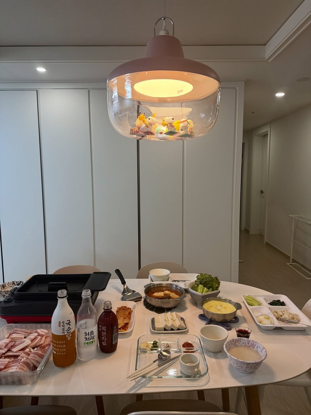 Photo by 바이 미룸 ::: 살림팁 & 정리팁 on October 30, 2025. May be an image of lighting and text.