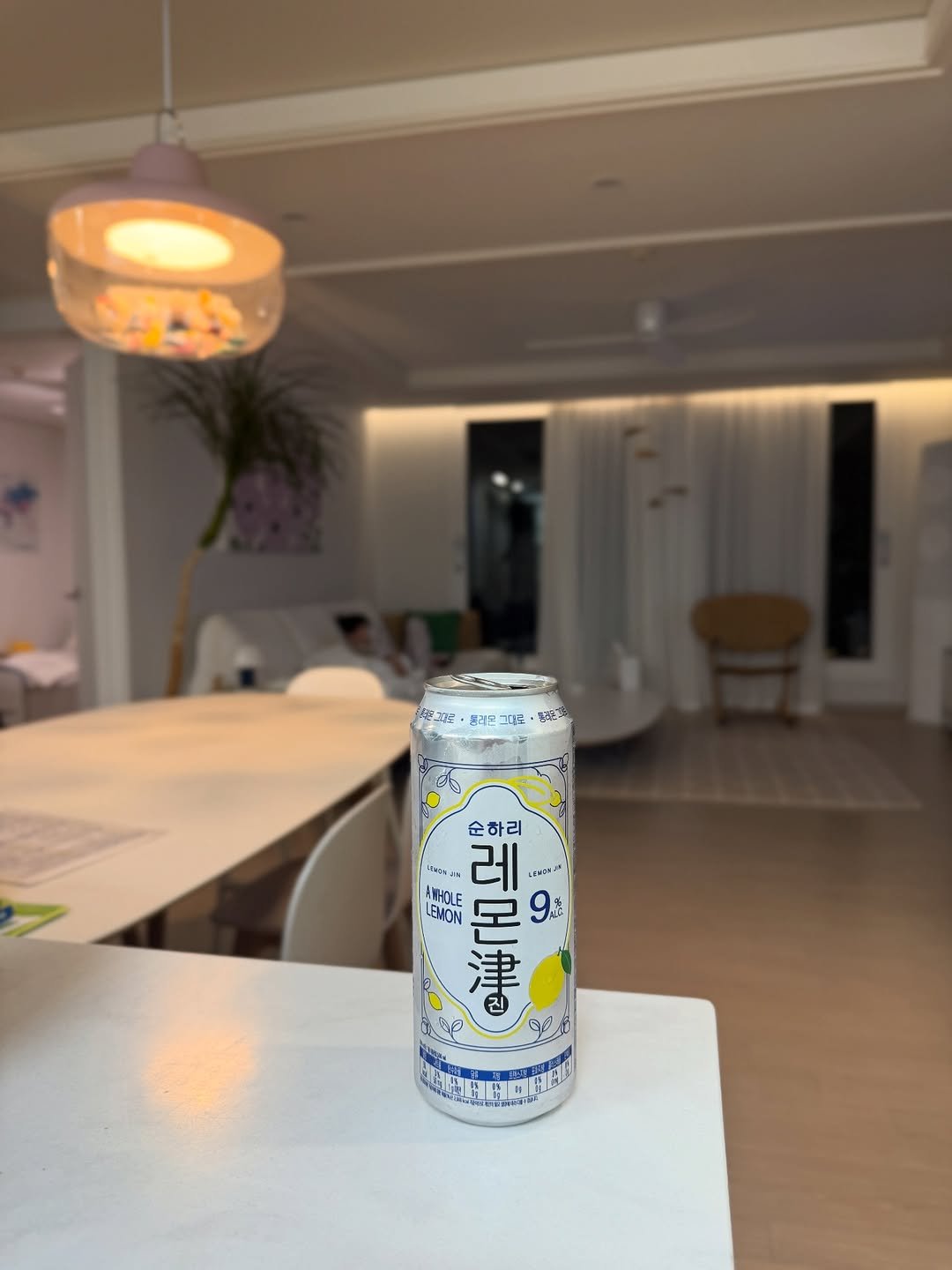 Photo by 바이 미룸 ::: 살림팁 & 정리팁 on December 17, 2025. May be an image of sparkling water, cornflower and text.