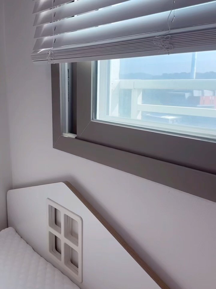 bymiroom 게시물 이미지: 무타공 창틀 선반 1.3cm는
오전에 모두 품절되었어요~🥲
업체에서 오늘 발송...