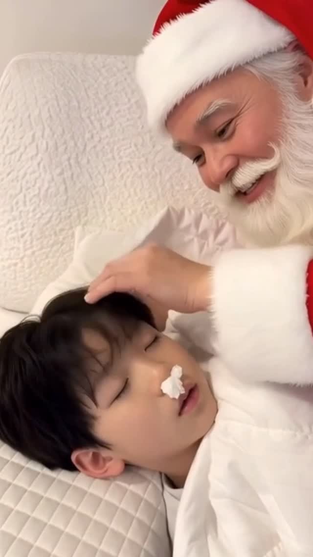 bymiroom 게시물 이미지: 산타가 있다고 믿는 초등생 2학년과
산타 그거 다 뻥 이라고 말하는
동심 파괴자...