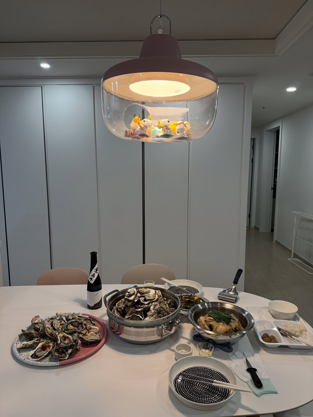 Photo by 바이 미룸 ::: 살림팁 & 정리팁 on December 19, 2025. May be an image of lighting, indoors and text.