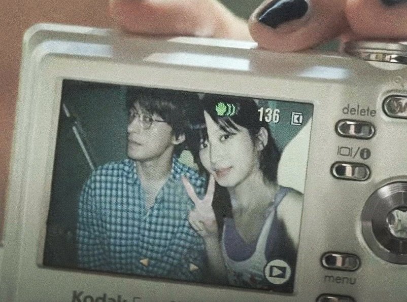 Photo by 송별아 • Byulla on February 11, 2026. May be an image of one or more people, bangs, camera, camcorder and text that says '136 delete BD CL 101/1 a'.