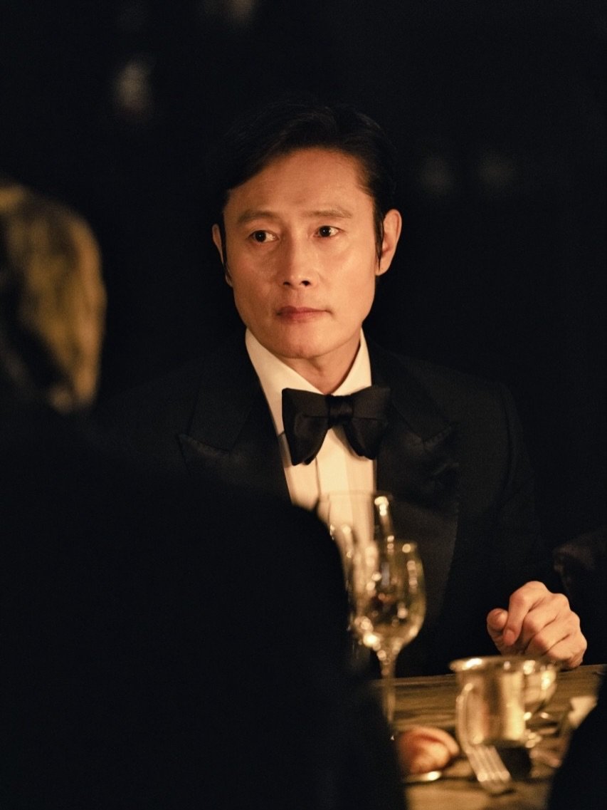 Photo by LeeByungHun 이병헌 on January 18, 2026. May be an image of one or more people and dinner jacket.