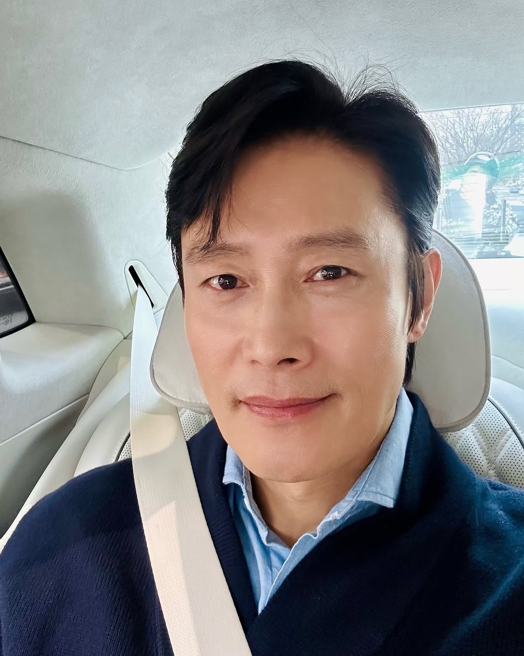 Photo by LeeByungHun 이병헌 on March 10, 2026. May be a selfie of one or more people, hair, seatbelt and text.