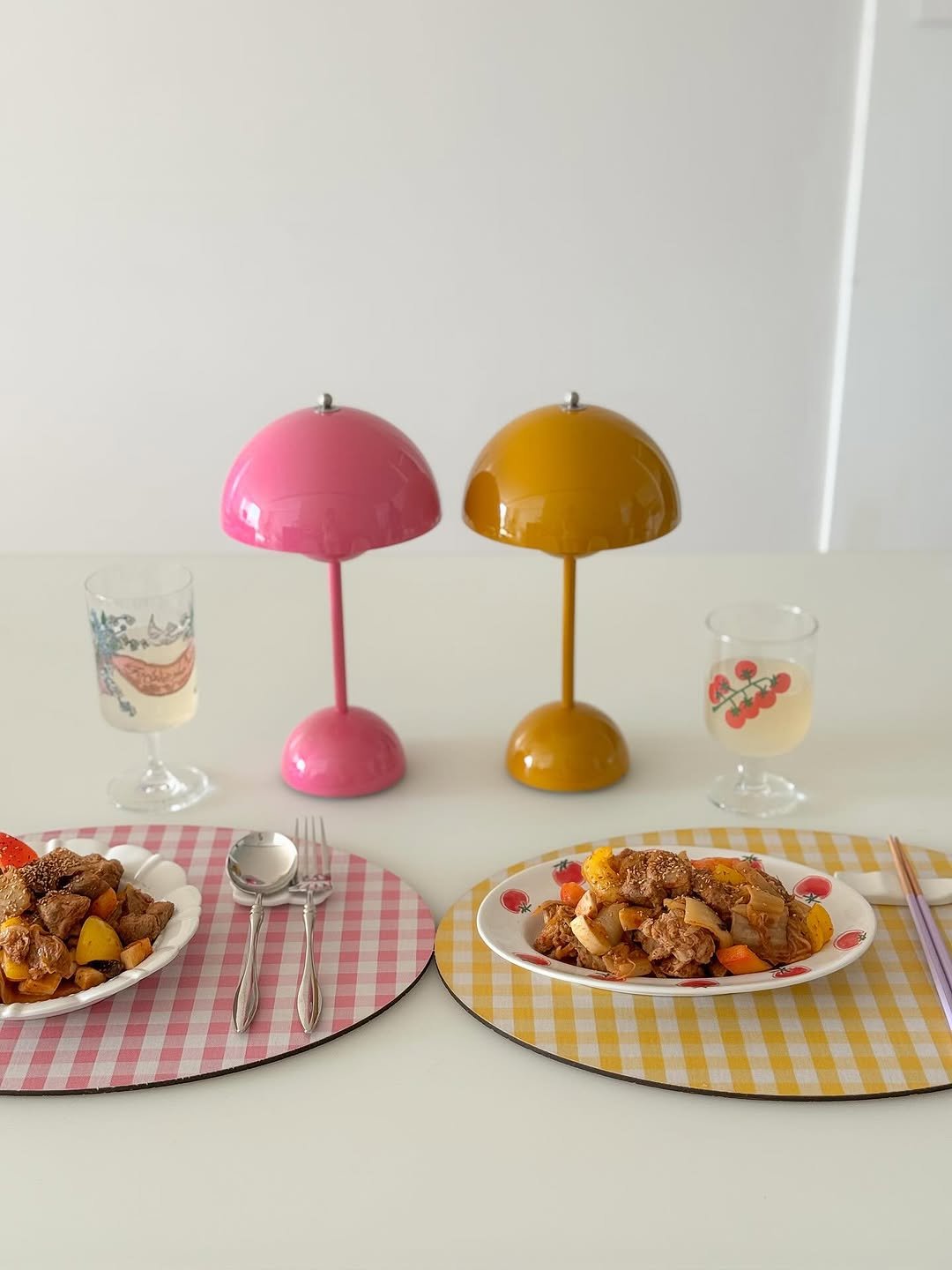 Photo by 바이지젤 ㅣ 이혜선 on November 04, 2025. May be an image of placemat, measuring cups, chinaware, tablecloth and text.