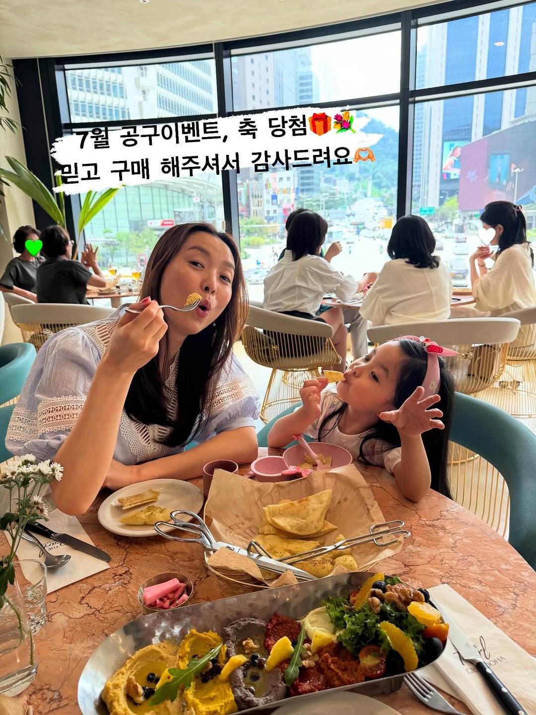 Photo by 바이지젤 ㅣ 이혜선 on August 06, 2025. May be an image of 6 people and text.