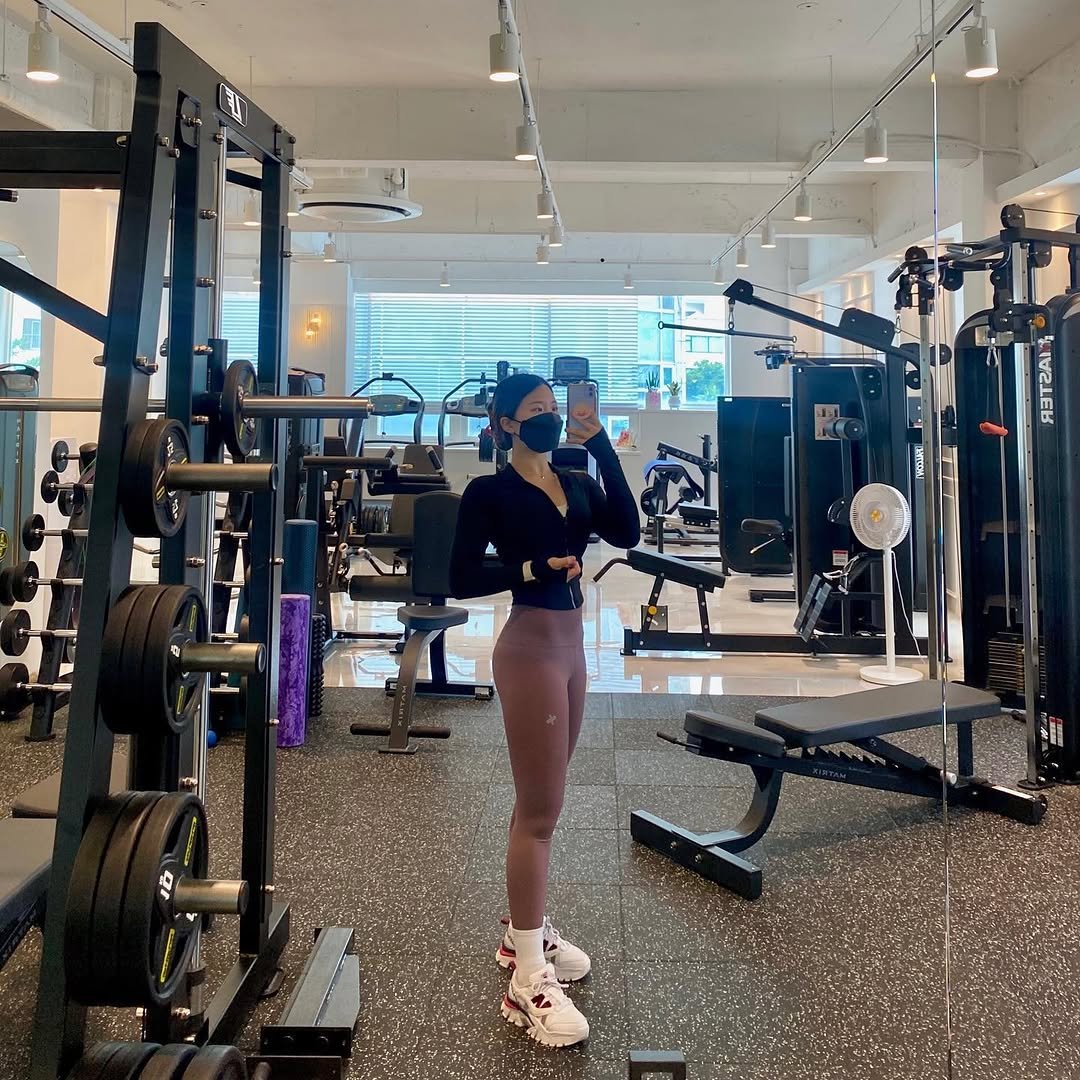 c._.w0n__ 게시물 이미지: 출근 완료❗️😆
.
.
.

#헬스타그램 #다이어트 #몸매스타그램 #운동스타그램...