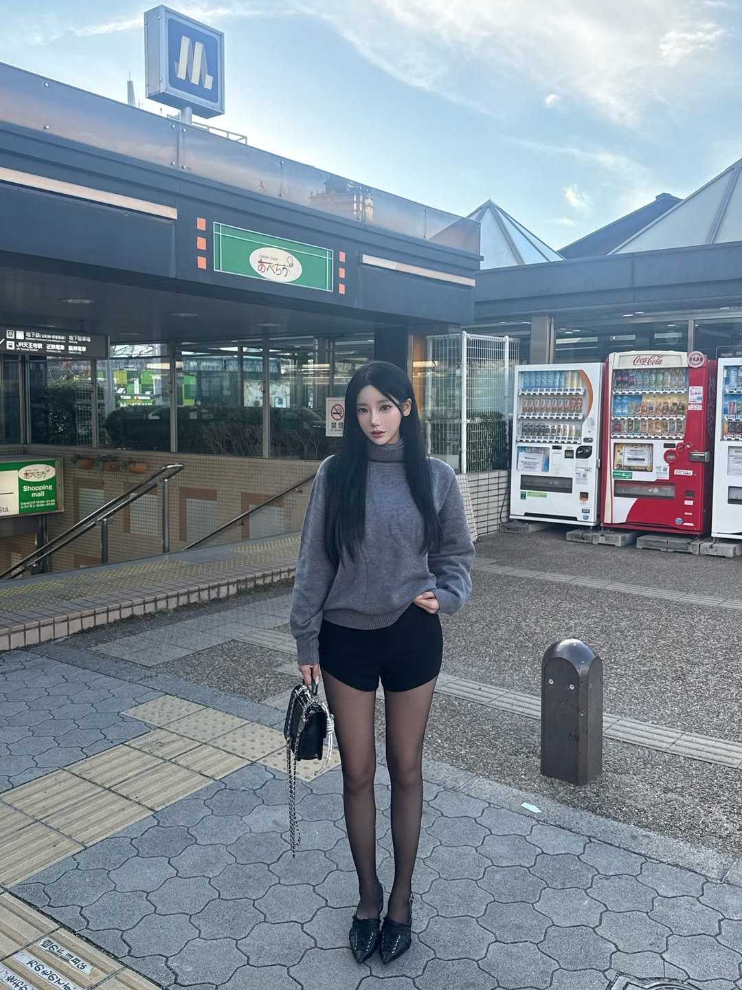 Photo by 최유리 Choi Yuri on December 20, 2025. May be an image of train, miniskirt, shorts, terminal and text.