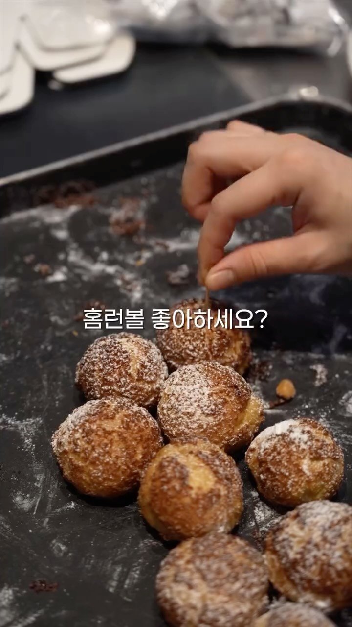 cafe_4nyang 게시물 이미지: #광고 오늘부터 대왕 홈런볼 드세요!

메이플 시럽에 숙성시킨 버터를 번에 발라먹는...