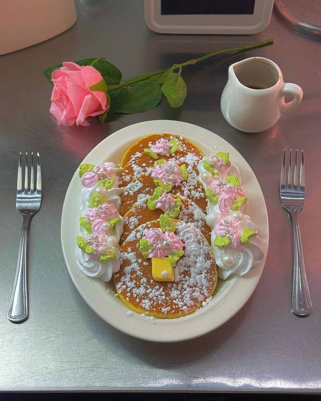 Photo shared by 카페 투어 : 𝚋𝚢 𝙹𝚒𝚖𝚗𝚒 on February 19, 2026 tagging @typababy.kr. May be an image of whipped cream, pancake, powdered sugar, toast and text.