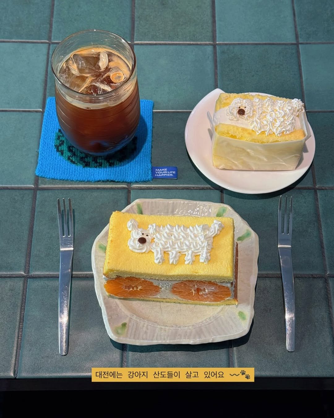Photo shared by 카페 투어 : 𝚋𝚢 𝙹𝚒𝚖𝚗𝚒 on November 24, 2025 tagging @h.g.e.m.j. May be an image of chiffon cake, cheesecake and text that says 'MAHE HANEH APPIER 대전에는 대전에는 강아지 산도들이 살고 있어요'.