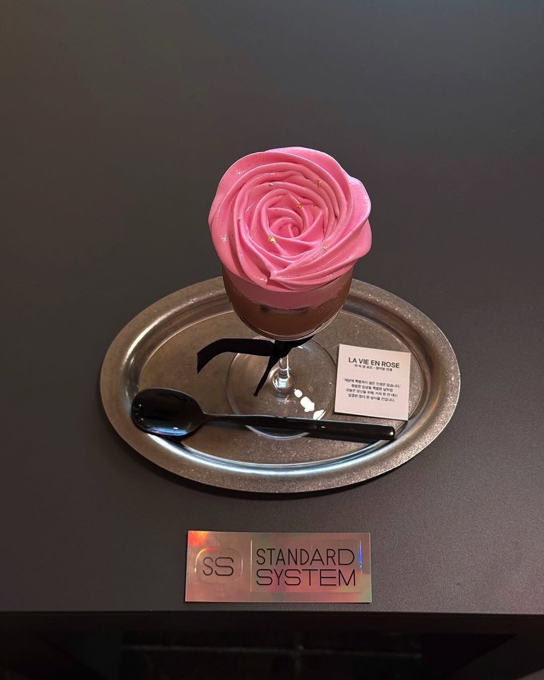 Photo shared by 카페 투어 : 𝚋𝚢 𝙹𝚒𝚖𝚗𝚒 on July 26, 2025 tagging @standardsystem.coffee.