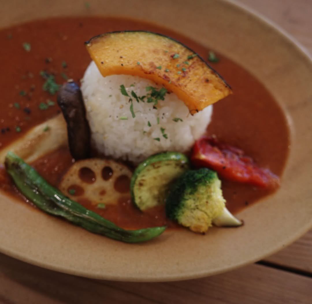 cafe_ekorre 게시물 이미지: 안녕하세요!
오늘은 비가 내려 쌀쌀한 날씨예요!
봄기운에 한껏 들떠 있었는데,...