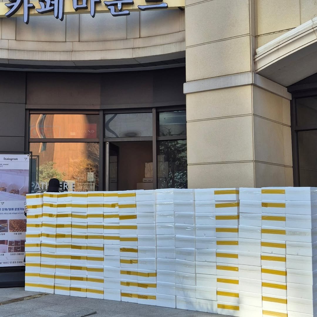 cafe_mound 게시물 이미지: 서울에있는 병원에서 연말 선물로 휘낭시에 8구박스 해주셨습니다:)

1차출고는...