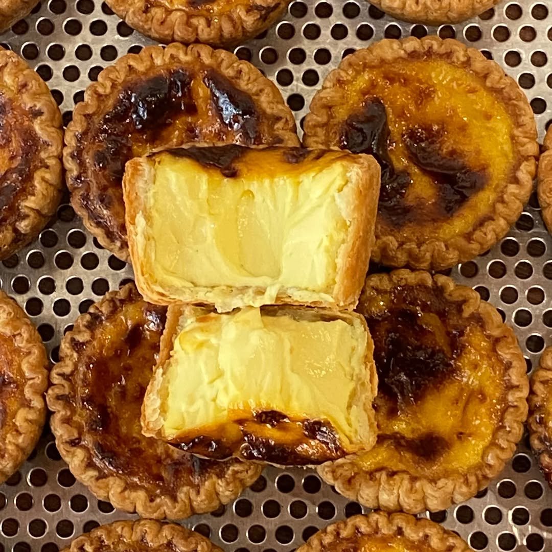 Photo by 마운드 : 휘낭시에, 에그타르트 가게 | 단체주문 전문 on July 24, 2025. May be an image of tart and text.