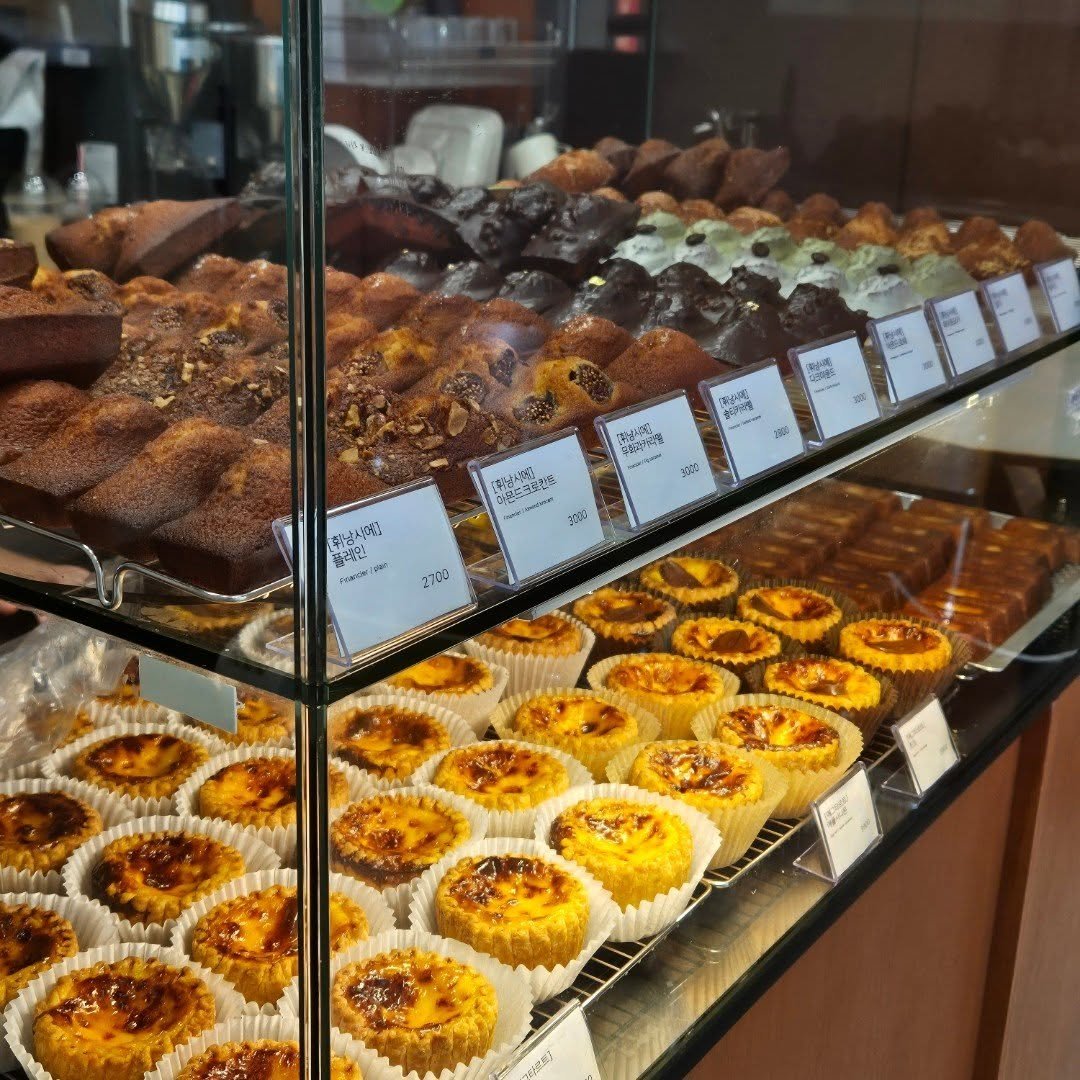 cafe_mound 게시물 이미지: 마운드입니다:)

무더운 날씨가 지속되는만큼
디저트 인기는 다소 떨어지는...