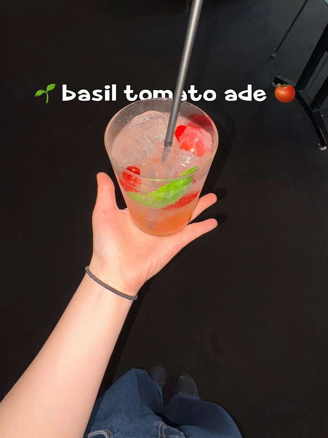 cafe_musosik 게시물 이미지: 여름에 인기 왕좋은 바질토마토에이드 •• 🌱🍅🌱🍅
🌱🌱🌱 아주 정성스럽게 청 직접 담굽니다 🍅🍅🍅