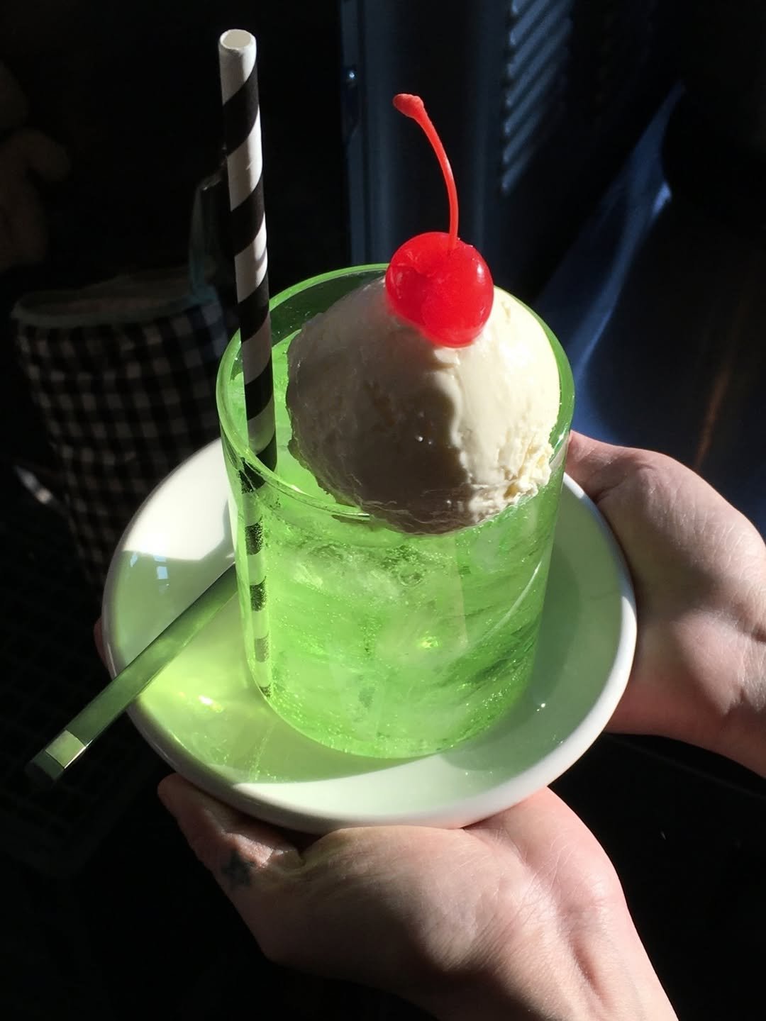 cafe_musosik 게시물 이미지: 메론소다 • melon soda • メロンソーダ 🧊🍒