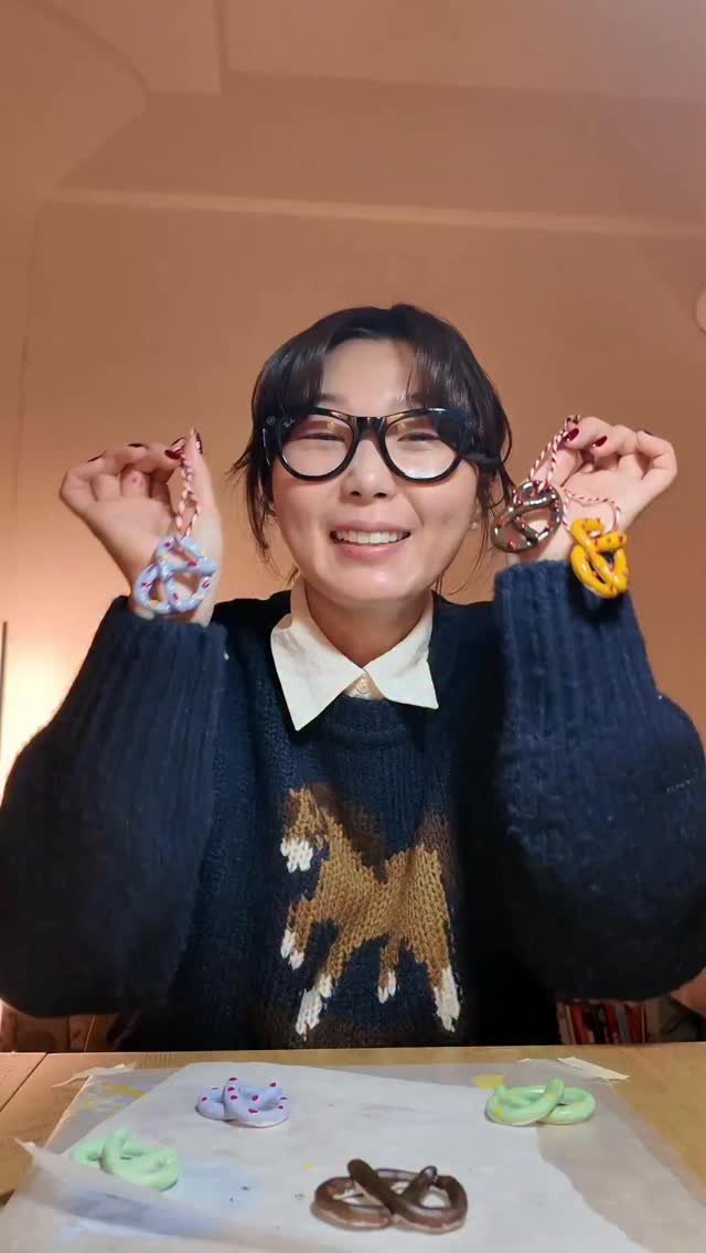 cafemaddy 게시물 이미지: Making my own DIY Christmas ornaments using...