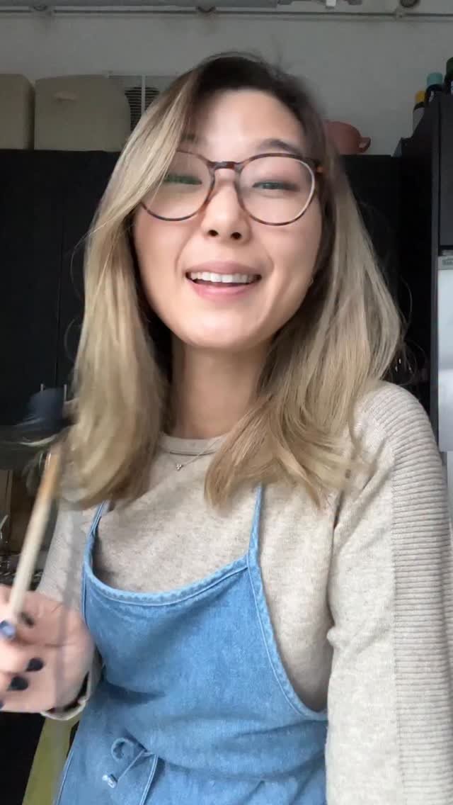 cafemaddy 게시물 이미지: 😅 yup I had a blonde phase. And a pink hair...