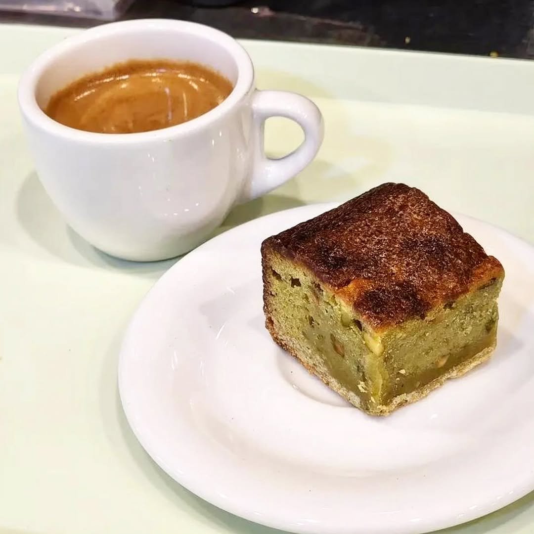 Photo by 양과자점 플레지르 (HUMPTY LUMPY HOUSE) on October 16, 2025. May be an image of chiffon cake, souffle, cornbread and text.