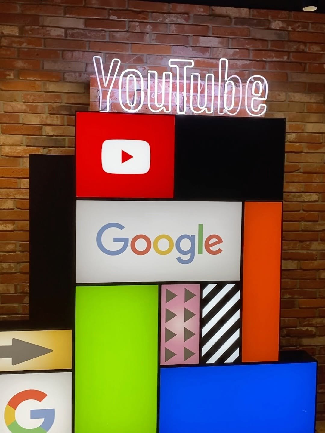 Photo by AI•테크•마케팅 | 칼릭스 on July 09, 2025. May be an image of screen, signboard and text that says 'YouTube Google G'.