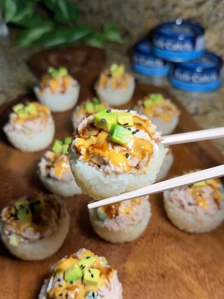 calories.tips 게시물 이미지: Tuna Rice Cups 🍣🍚✨ 
(via:...