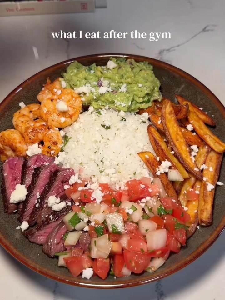 calories.tips 게시물 이미지: Surf n’ Turf California Burrito Bowl...