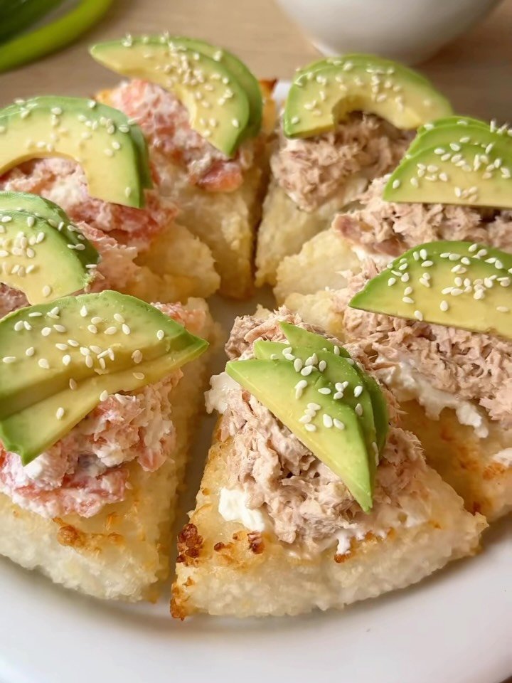 calories.tips 게시물 이미지: Pizza Sushi 🍣🍕✨ 
(via: @valin_food)

Sushi...