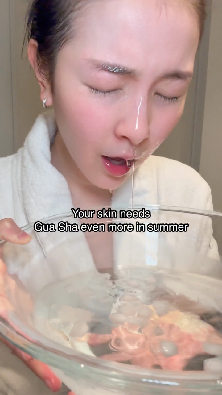 cami_kana 게시물 이미지: Your skin needs
Gua Sha even more in...