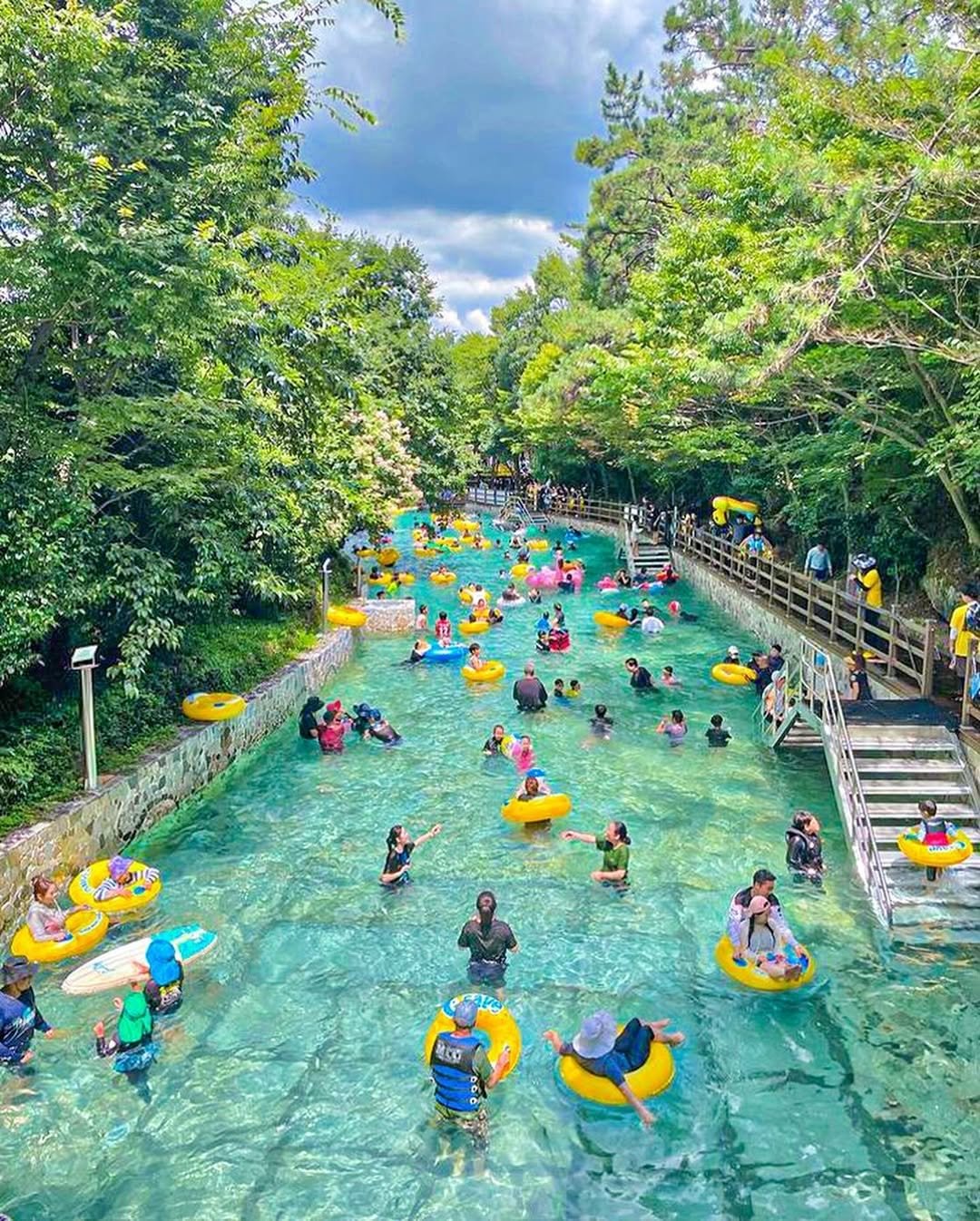 camping_club_ 게시물 이미지: #물놀이장 천연 계곡수영장은 1티어 풉니다🩵
🏊‍♂️다양한 수심에 스팟이...