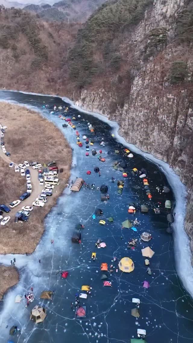 camping_club_ 게시물 이미지: 겨울철 강심장 캠퍼 필승코스 K빙박🔥🚨
꽁꽁 얼어붙은 강 위에서 오싹한...