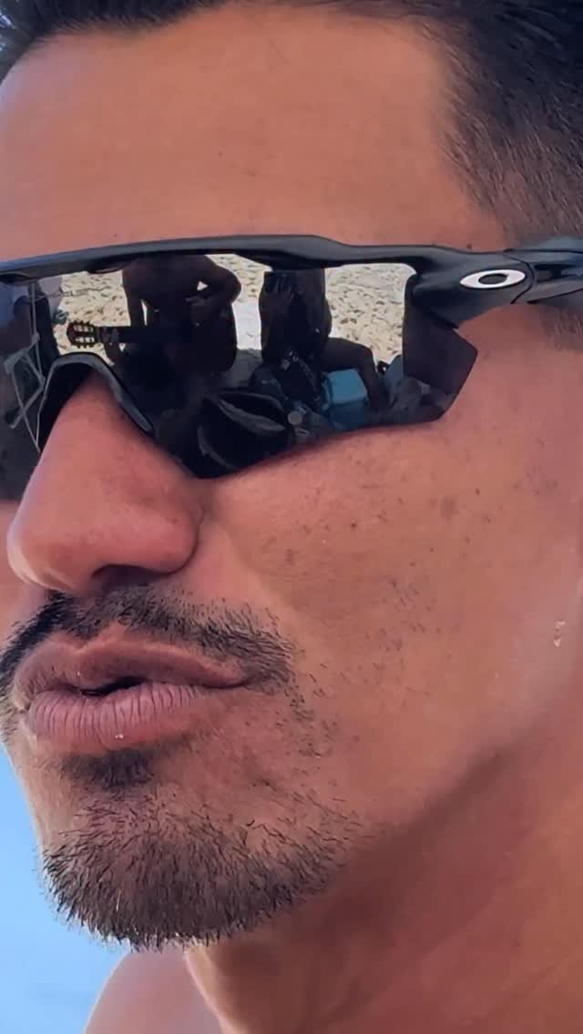 canal_uaradei 게시물 이미지: Um @oakleybr diferente pra cada mood do...